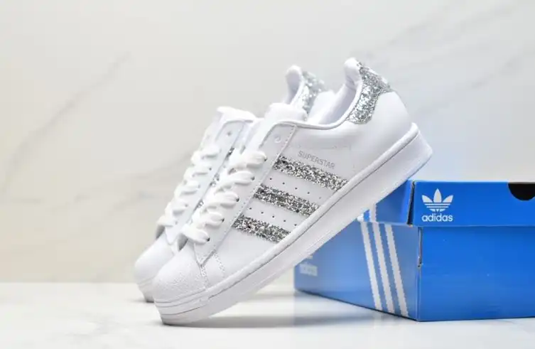 hype Adidas Sneakers