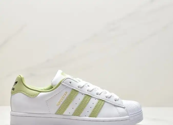 hype Adidas Sneakers