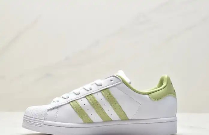 hype Adidas Sneakers