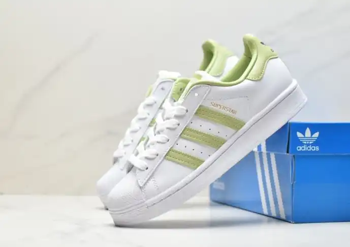 hype Adidas Sneakers