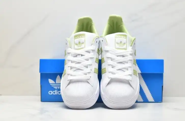 hype Adidas Sneakers