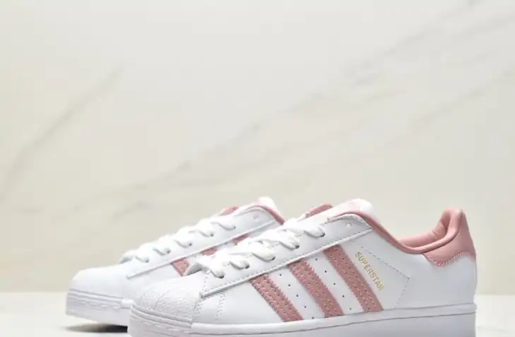 hype Adidas Sneakers