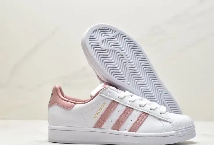 hype Adidas Sneakers