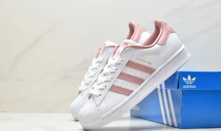 hype Adidas Sneakers