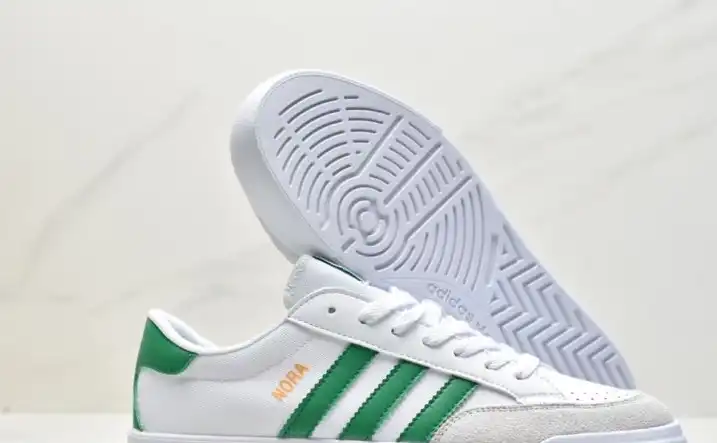 hype Adidas Sneakers