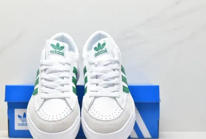 hype Adidas Sneakers