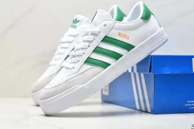 hype Adidas Sneakers