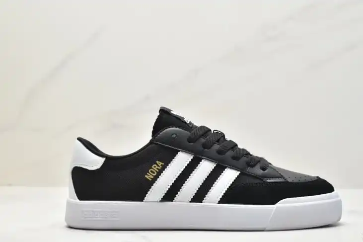 hype Adidas Sneakers