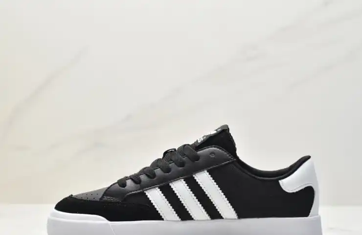 hype Adidas Sneakers