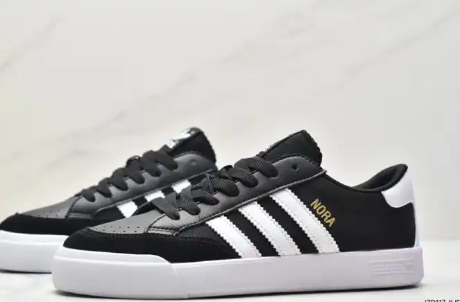 hype Adidas Sneakers