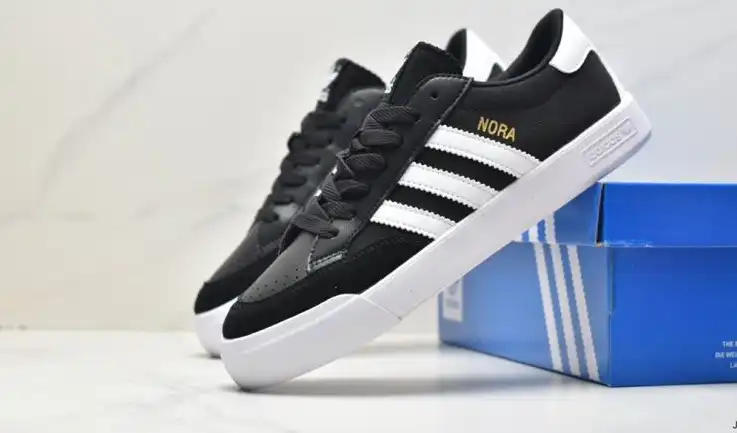 hype Adidas Sneakers