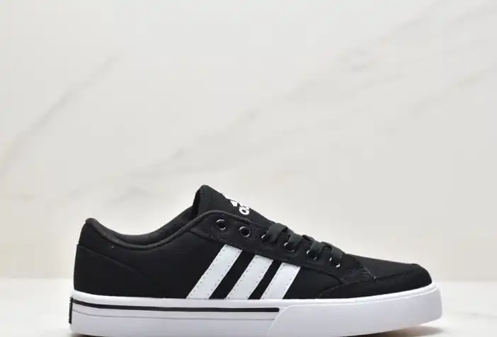 hype Adidas Sneakers