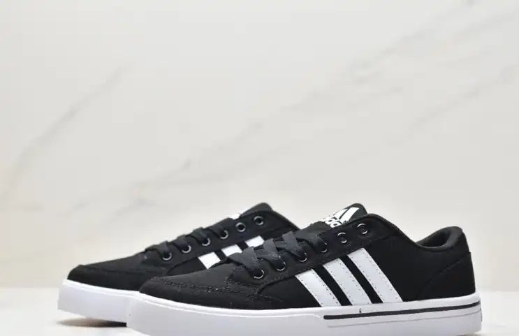 hype Adidas Sneakers