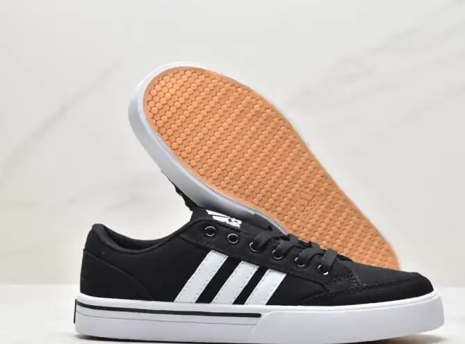 hype Adidas Sneakers