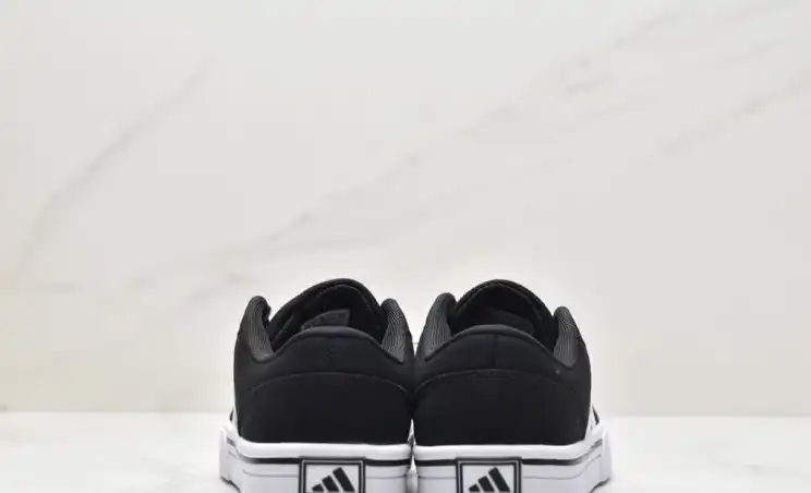 hype Adidas Sneakers