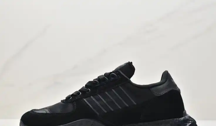 hype Adidas Sneakers