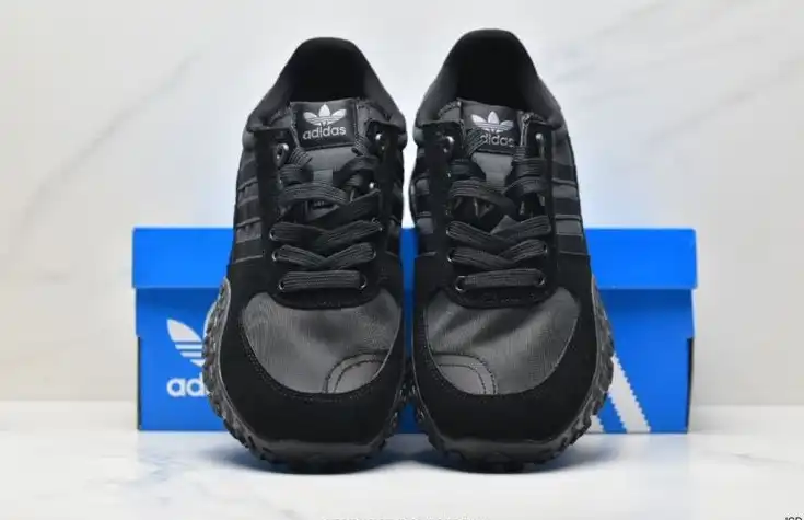 hype Adidas Sneakers