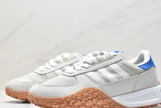 hype Adidas Sneakers