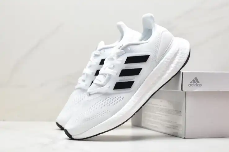 hype Adidas Sneakers