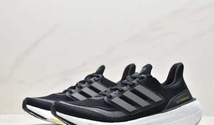 hype Adidas Sneakers