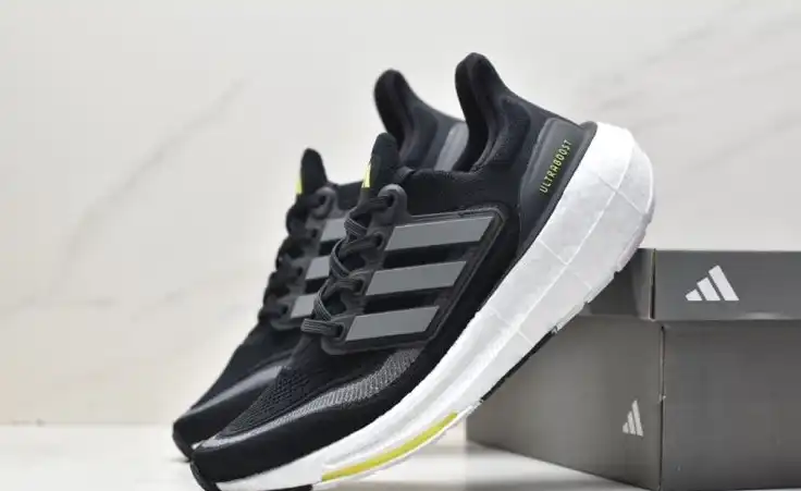 hype Adidas Sneakers