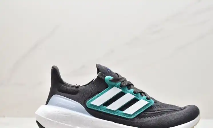 hype Adidas Sneakers