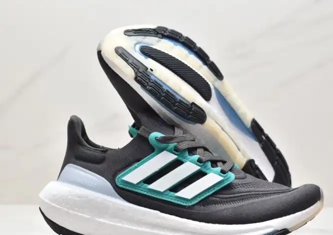 hype Adidas Sneakers