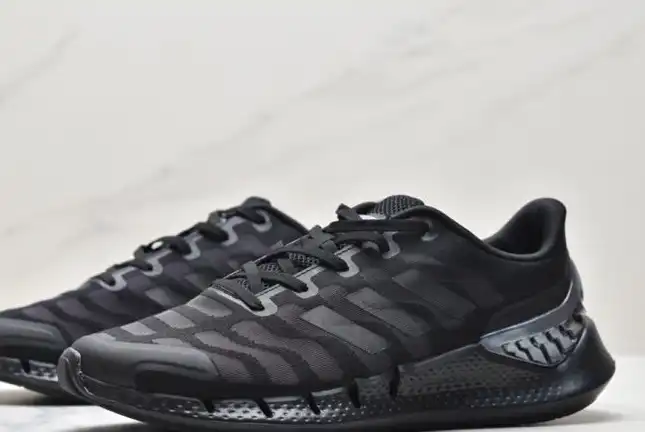 hype Adidas Sneakers