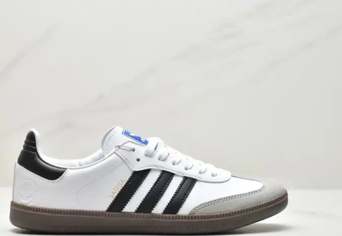 hype Adidas Sneakers