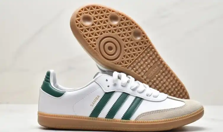 hype Adidas Sneakers