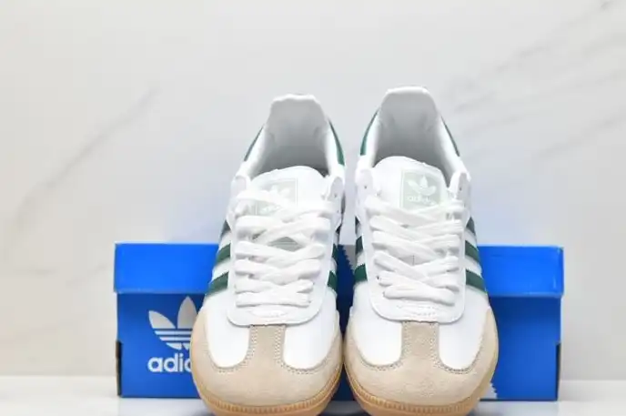 hype Adidas Sneakers