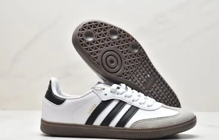 hype Adidas Sneakers