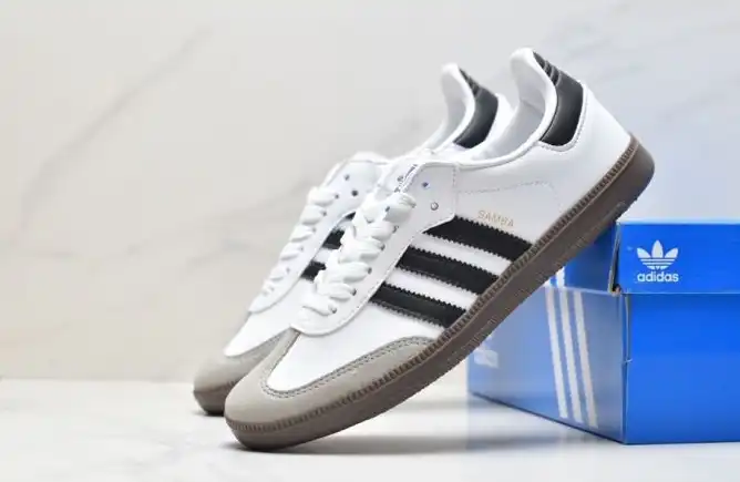 hype Adidas Sneakers