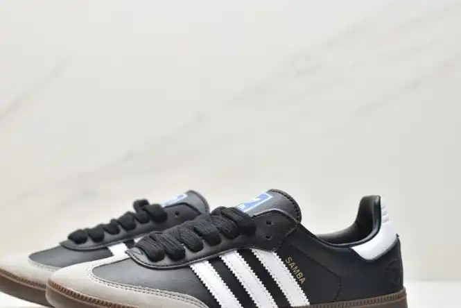 hype Adidas Sneakers