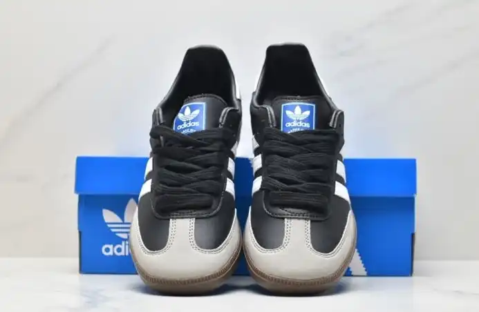 hype Adidas Sneakers