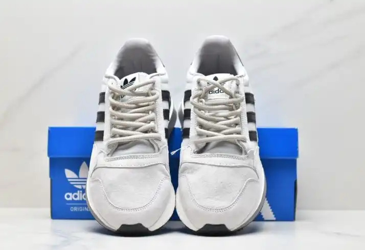 hype Adidas Sneakers