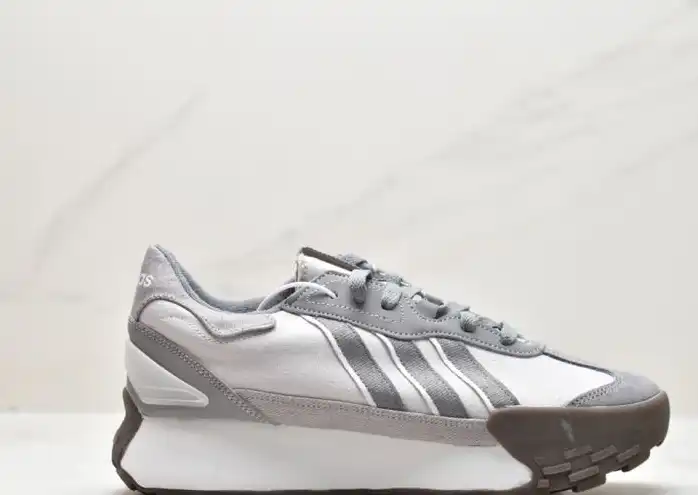 hype Adidas Sneakers