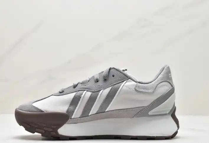 hype Adidas Sneakers