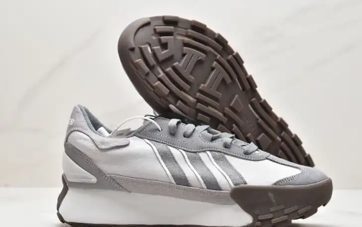 hype Adidas Sneakers