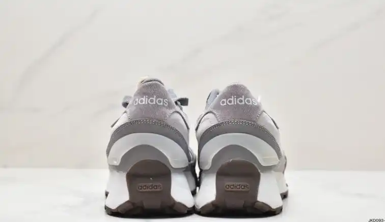 hype Adidas Sneakers