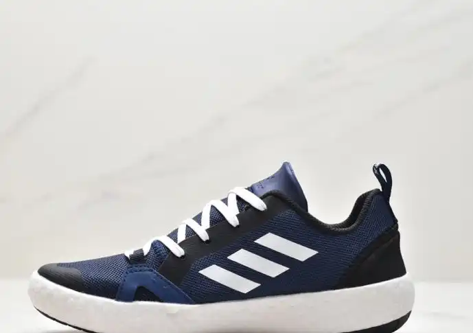 hype Adidas Sneakers