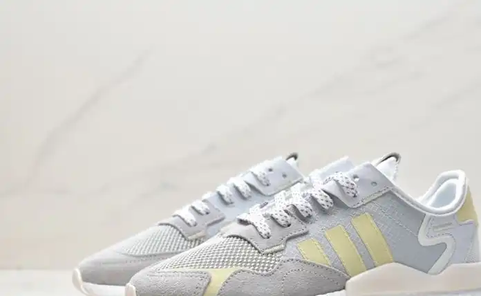 hype Adidas Sneakers