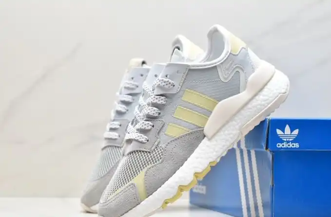 hype Adidas Sneakers