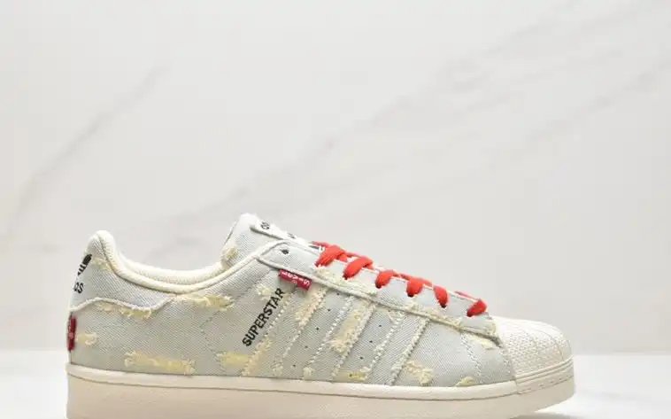 hype Adidas Sneakers