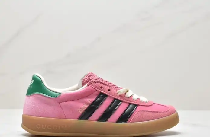 hype Adidas Sneakers