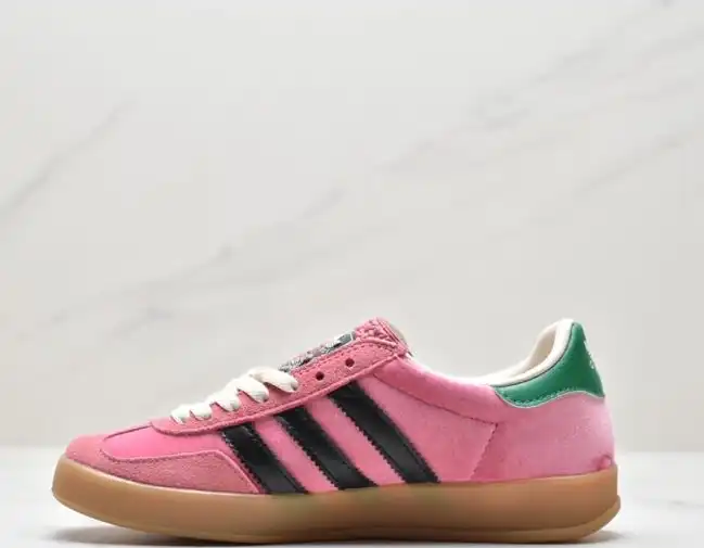 hype Adidas Sneakers