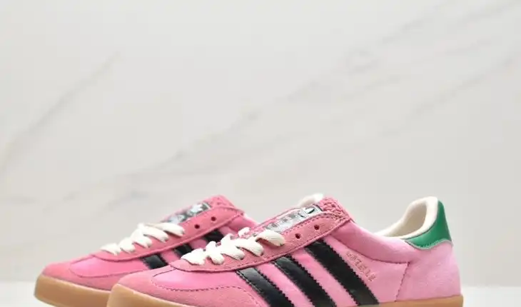 hype Adidas Sneakers