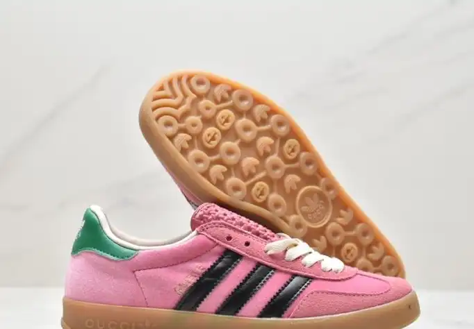 hype Adidas Sneakers