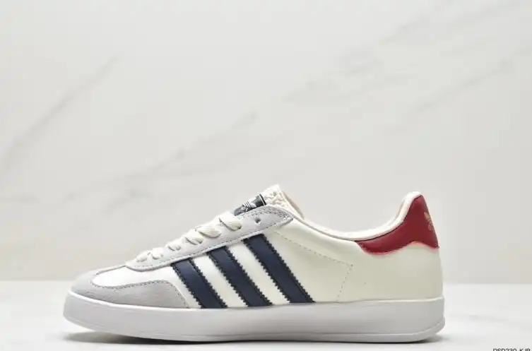 hype Adidas Sneakers