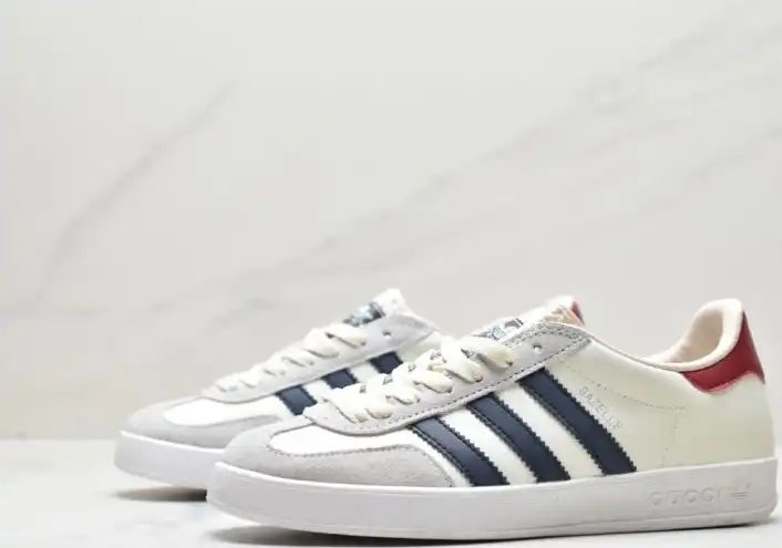 hype Adidas Sneakers